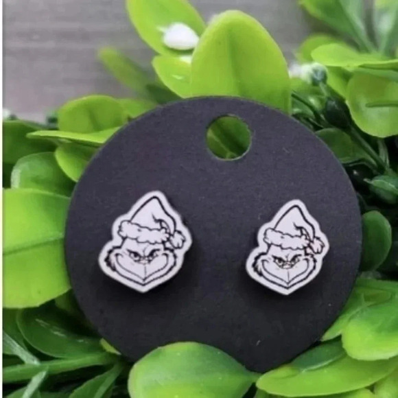 None Jewelry - THE grinch inspired wooden earrings